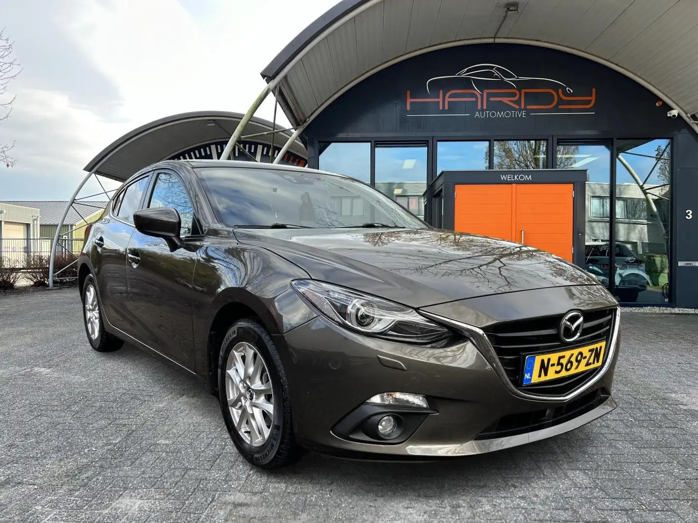 Mazda 3 2.0 TS+ AUTOMAAT NAVI TREKHAAK RIJKLAARPRIJS! Grijs - 1