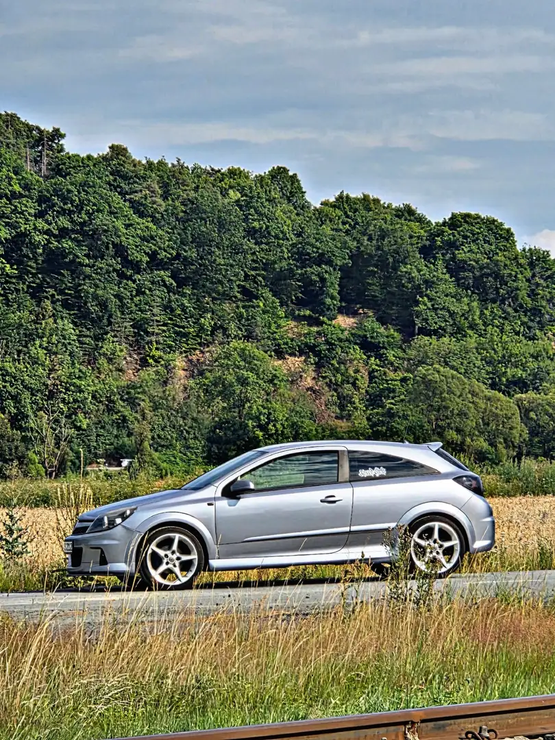 Opel Astra H GTC 1.8 Opc-Line - 1