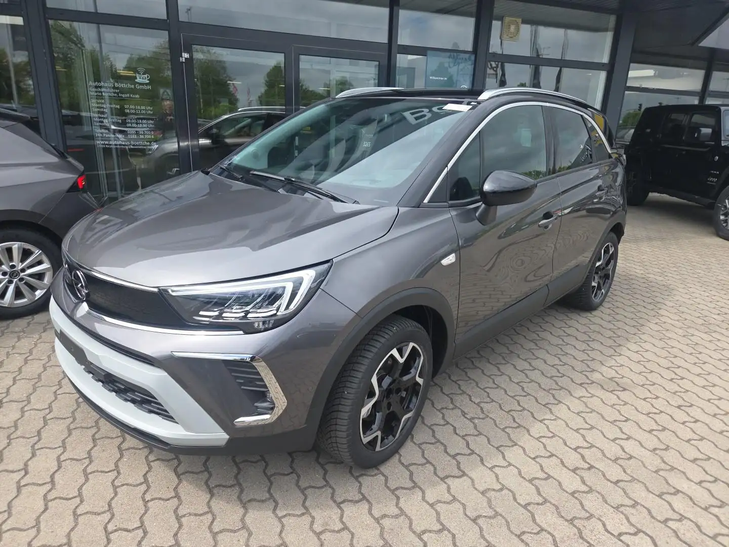 Opel Crossland 1.2 Ultimate Paket AT/Allw/LED/Navi/Shz/180°Kamera Šedá - 2