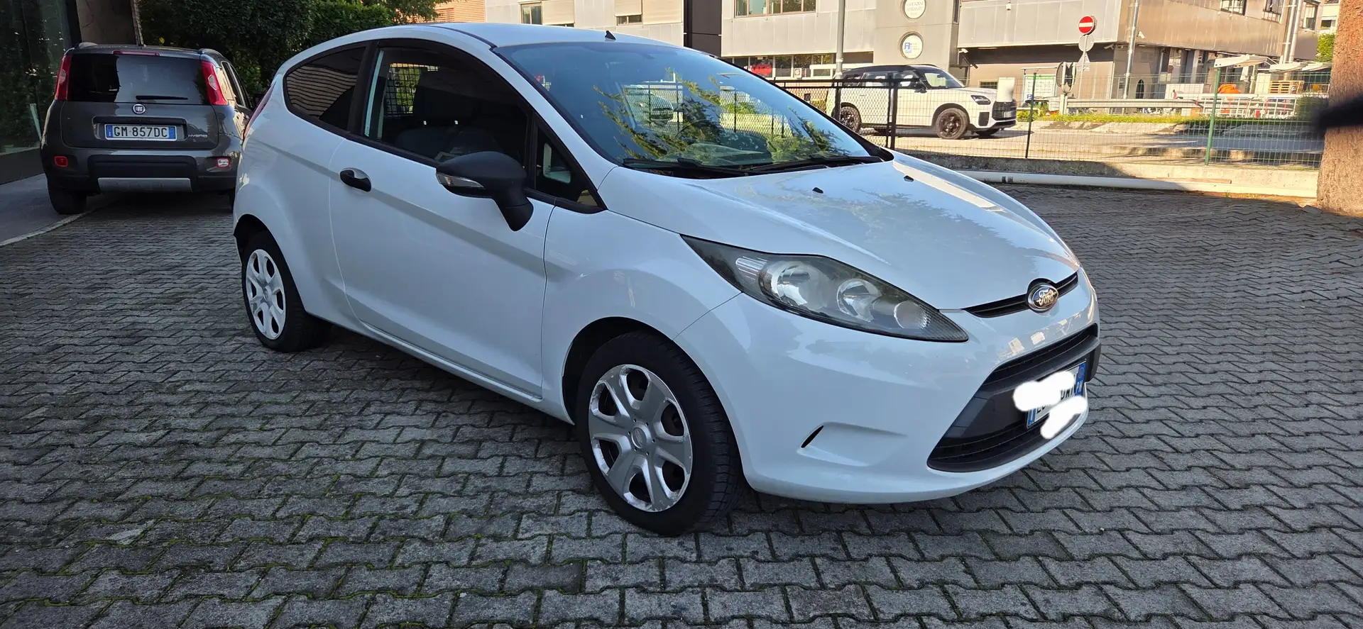 Ford Fiesta VAN 3p 1.4 tdci  Business 70cv Bianco - 2