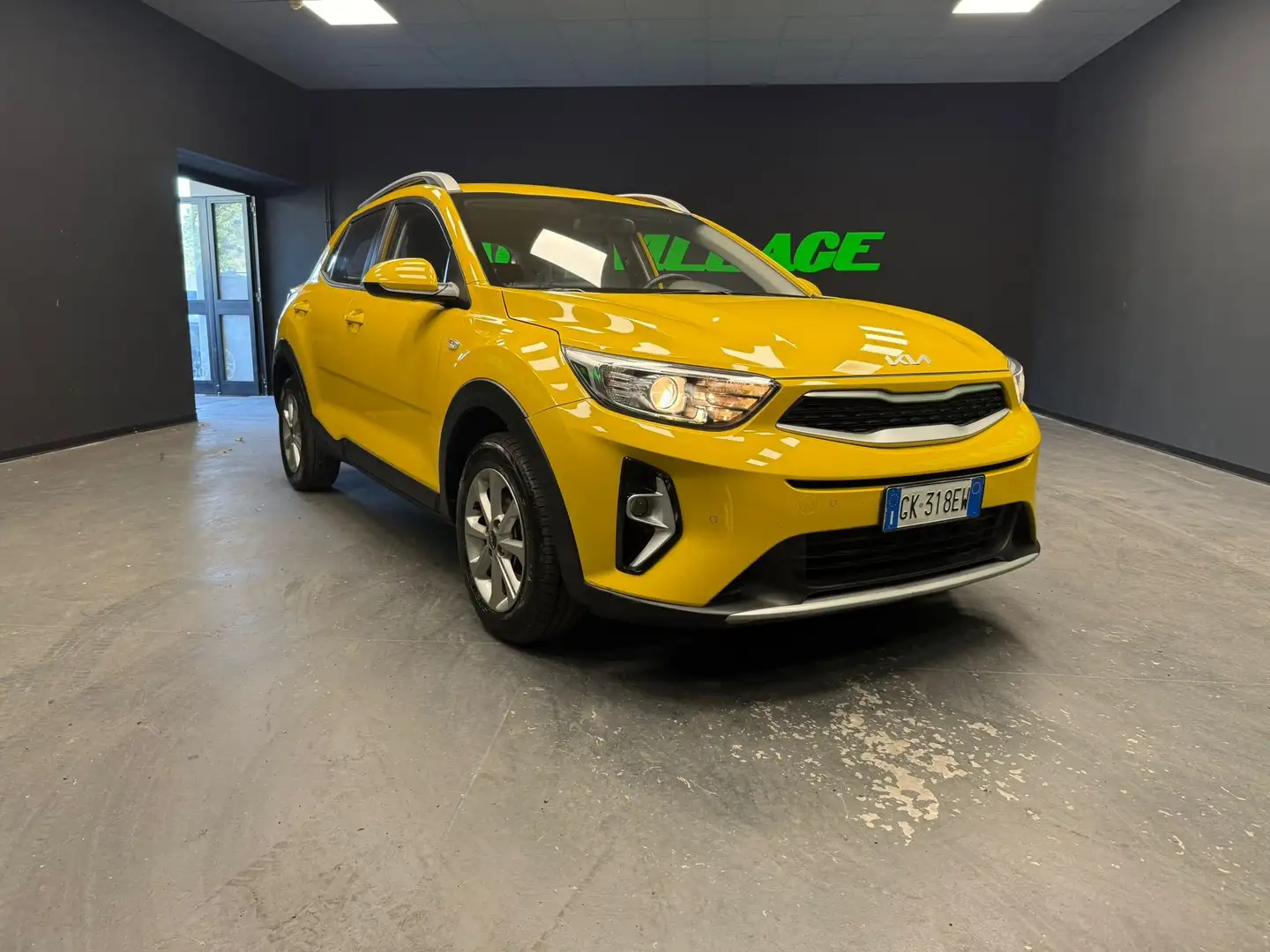 Kia Stonic Stonic 1.2 dpi Urban 84cv Jaune - 1