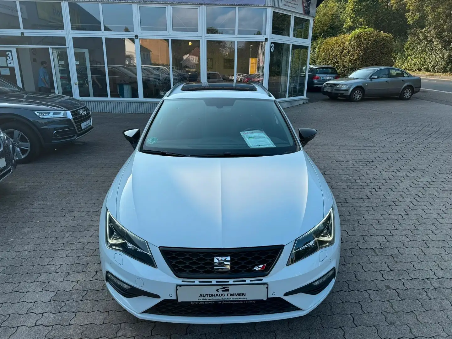 SEAT Leon 2.0 TSI DSG Cupra 300/LED/Navi/Sitzhzg/Pano Weiß - 1