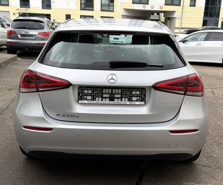 Mercedes-Benz A 250 e Edition MULTIBEAM MBUX KAM LED LEDER HYBR — photo 7