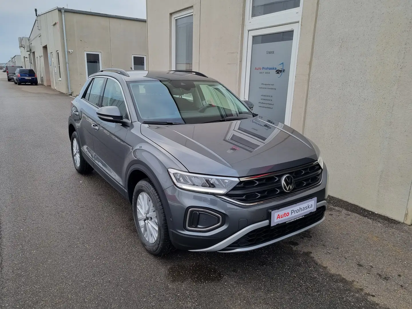 Volkswagen T-Roc Life 1,5 TSI 150PS Grau - 1