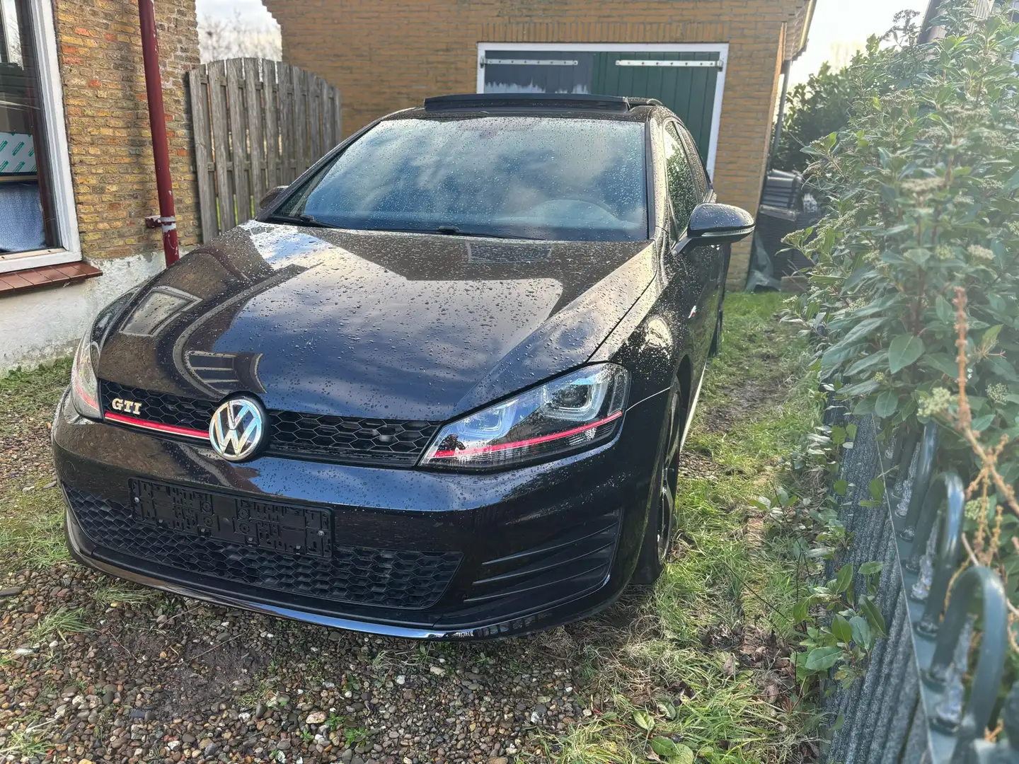 Volkswagen Golf GTI - 1
