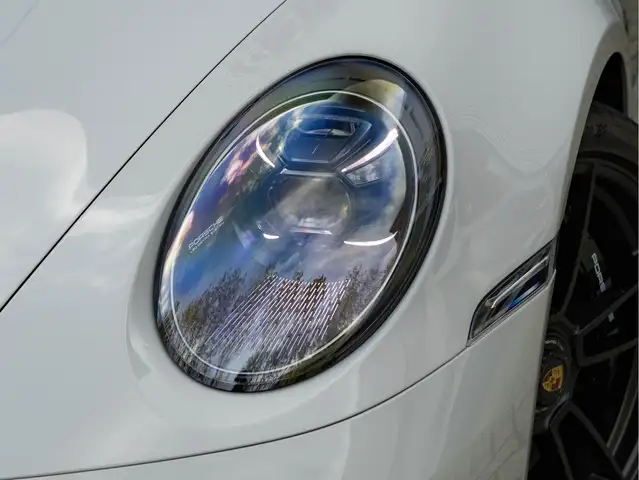 Porsche 992 view 9