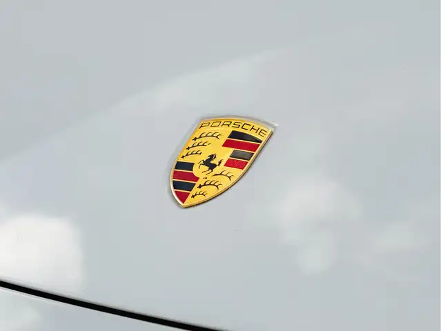 Porsche 992 view 10