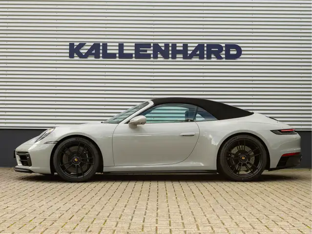 Porsche 992 view 7