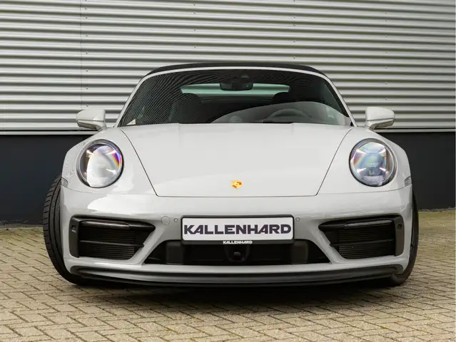 Porsche 992 view 4