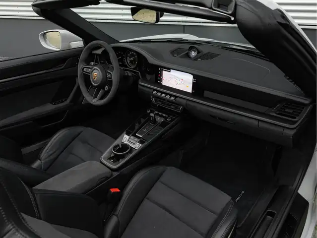 Porsche 992 view 3