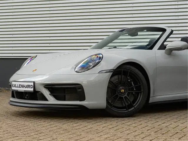 Porsche 992 view 8