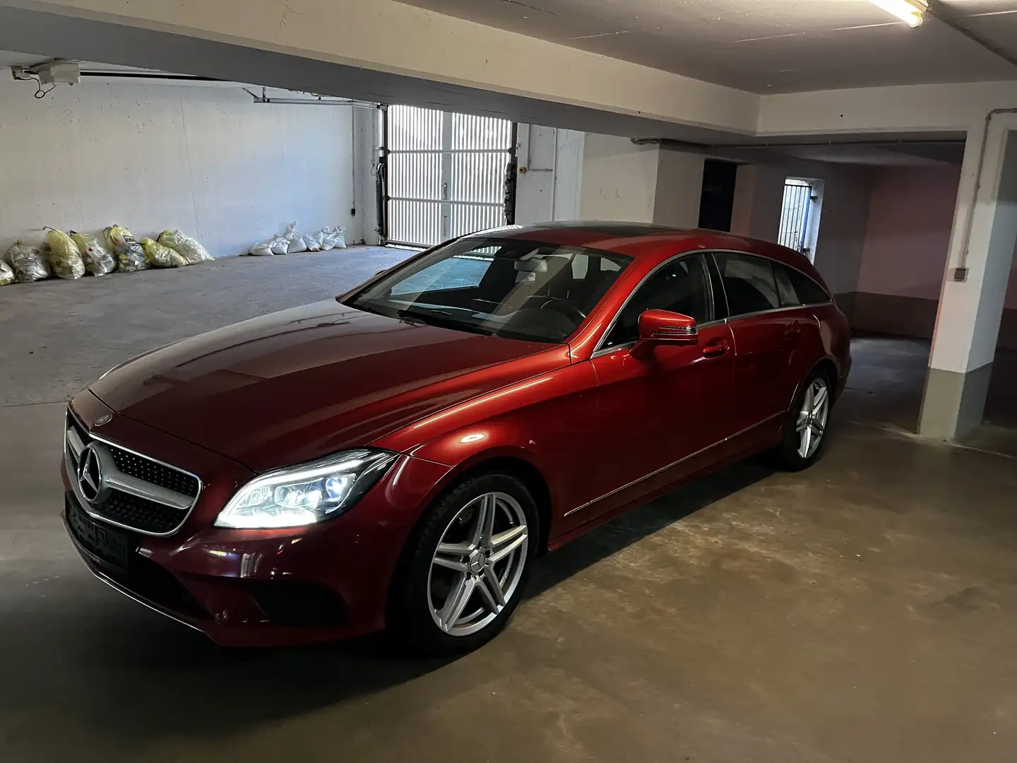 Mercedes-Benz CLS 250 Shooting Brake (BlueTEC) d 9G-TRONIC Roşu - 2
