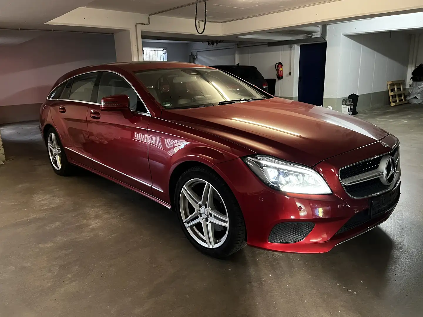 Mercedes-Benz CLS 250 Shooting Brake (BlueTEC) d 9G-TRONIC Roşu - 1