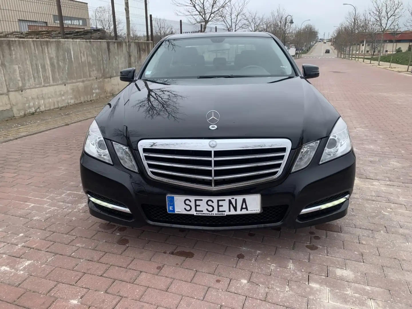 Mercedes-Benz E 300 BT Hybrid Avantgarde 7G Plus Schwarz - 2