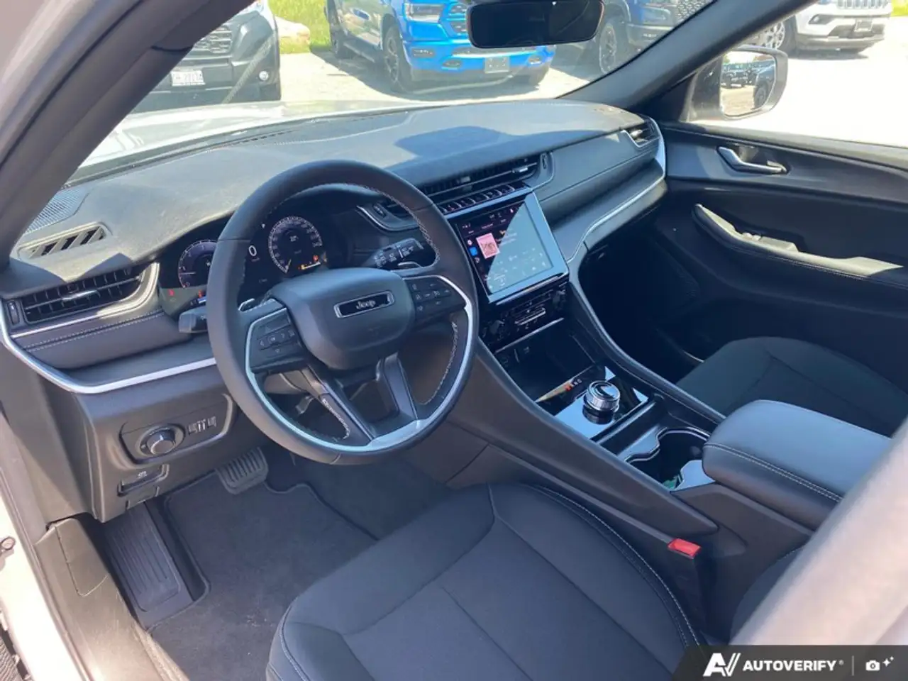Jeep Grand Cherokee снимка Jeep Grand Cherokee