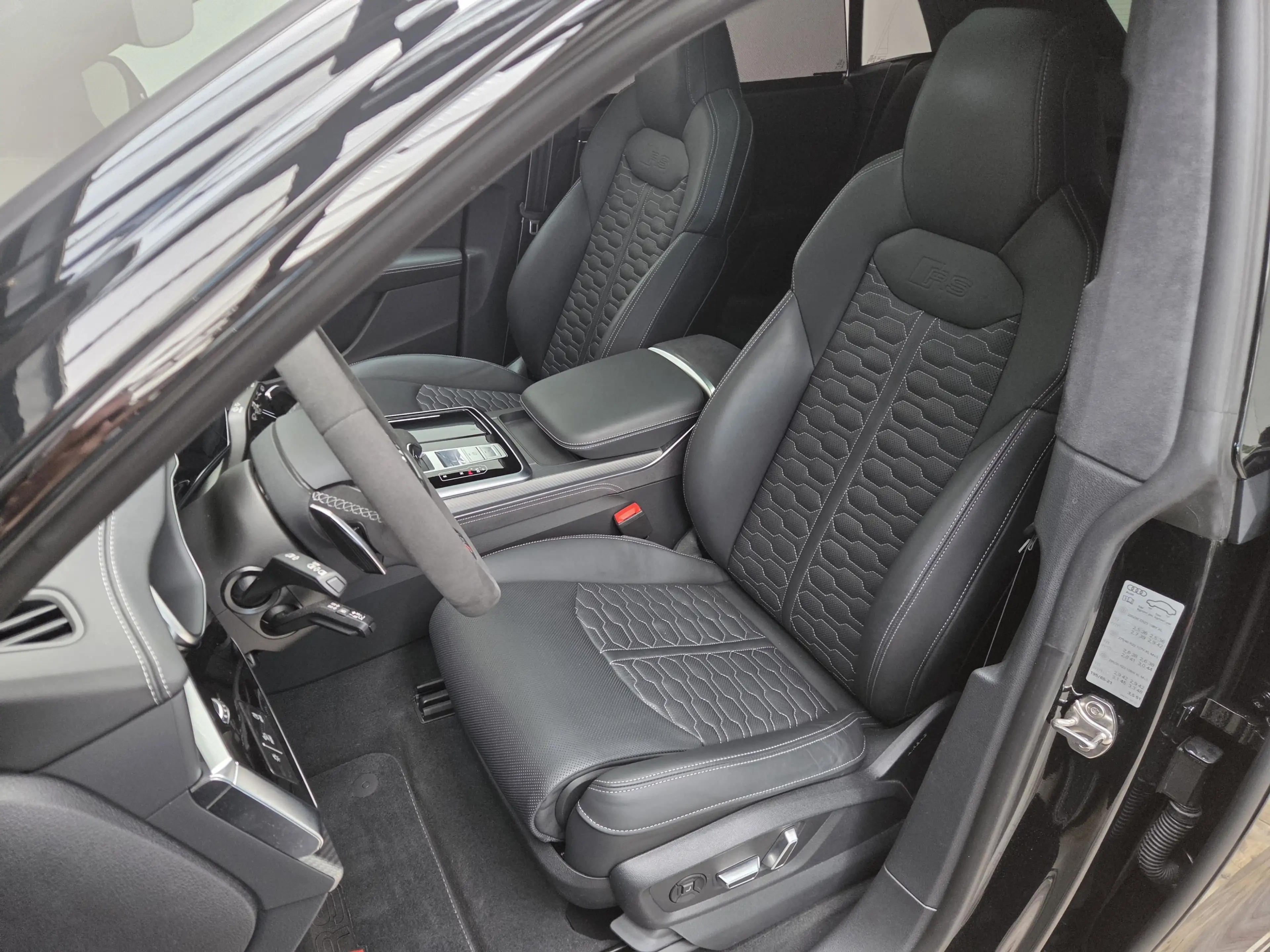 Audi RS Q8 Sportabgas AHK Standhzg. Black+ RS-Design — photo 14