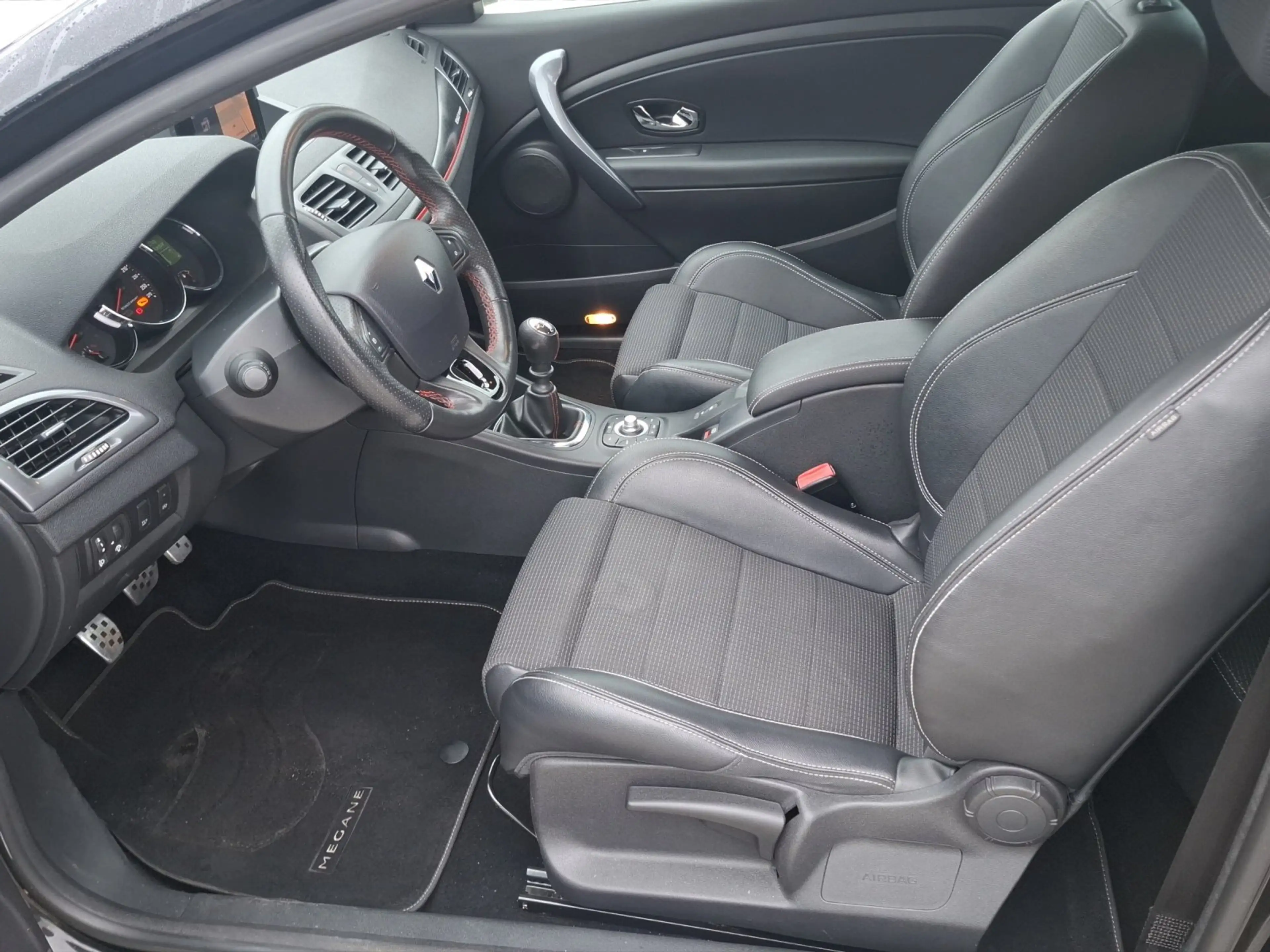 Renault Megane III Coupe  GT Line 2.0 TCe 220 — photo 10