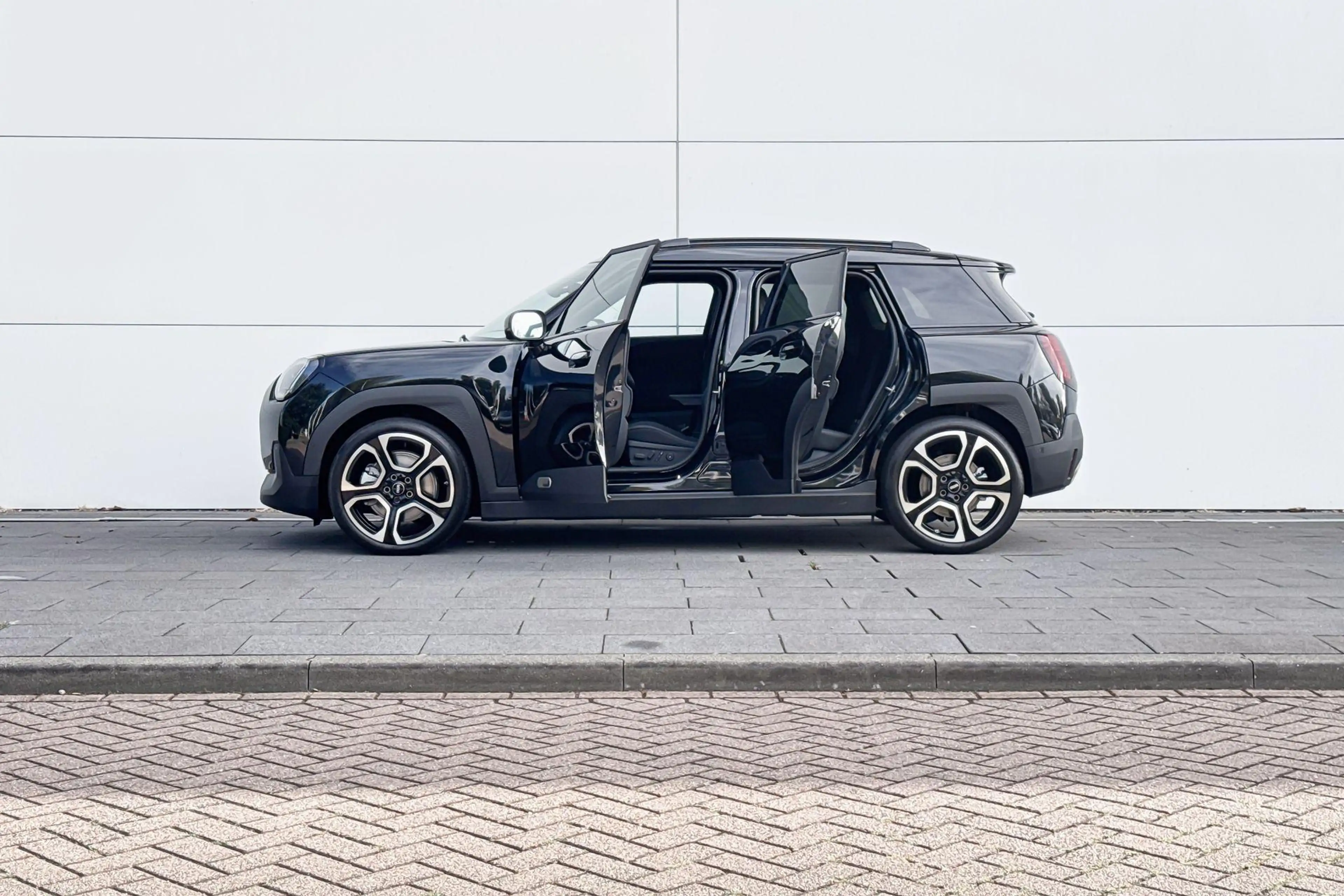 MINI Aceman SE Favoured XL 54.2 kWh | 19 Hexagram Spoke 2-tone — photo 3