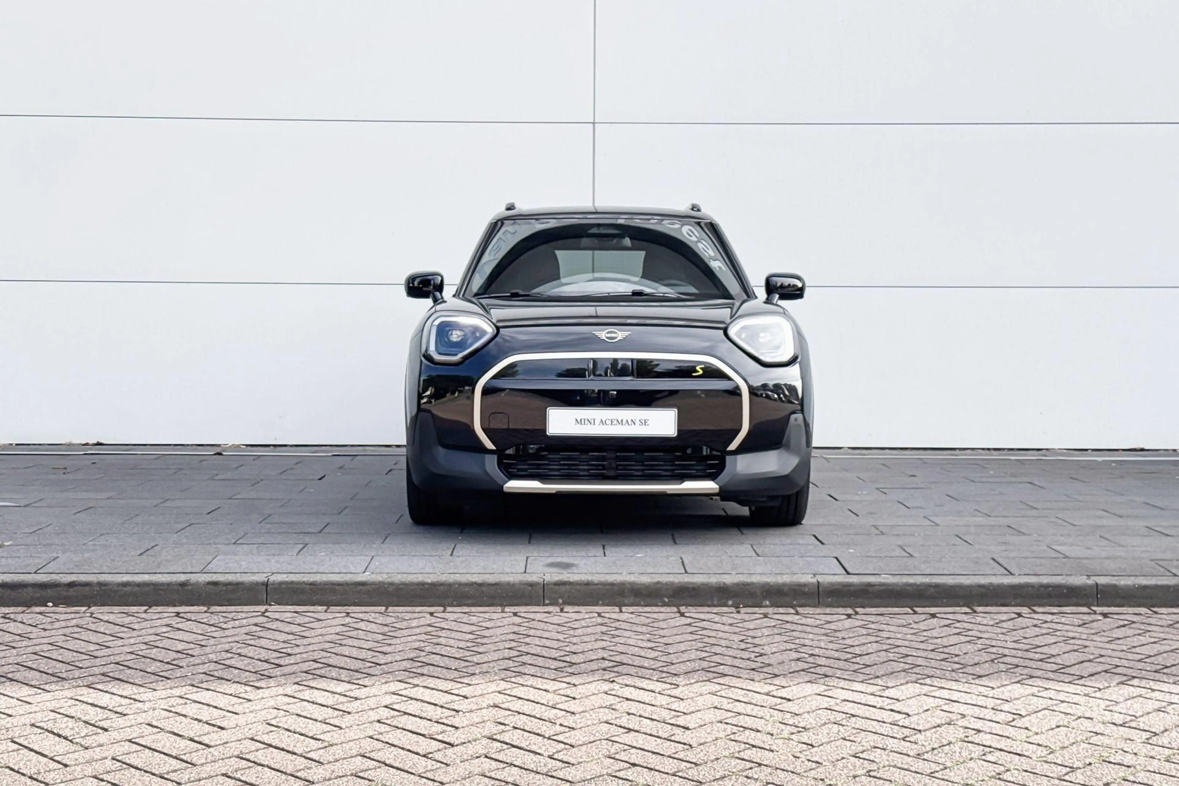 MINI Aceman SE Favoured XL 54.2 kWh | 19 Hexagram Spoke 2-tone — photo 5