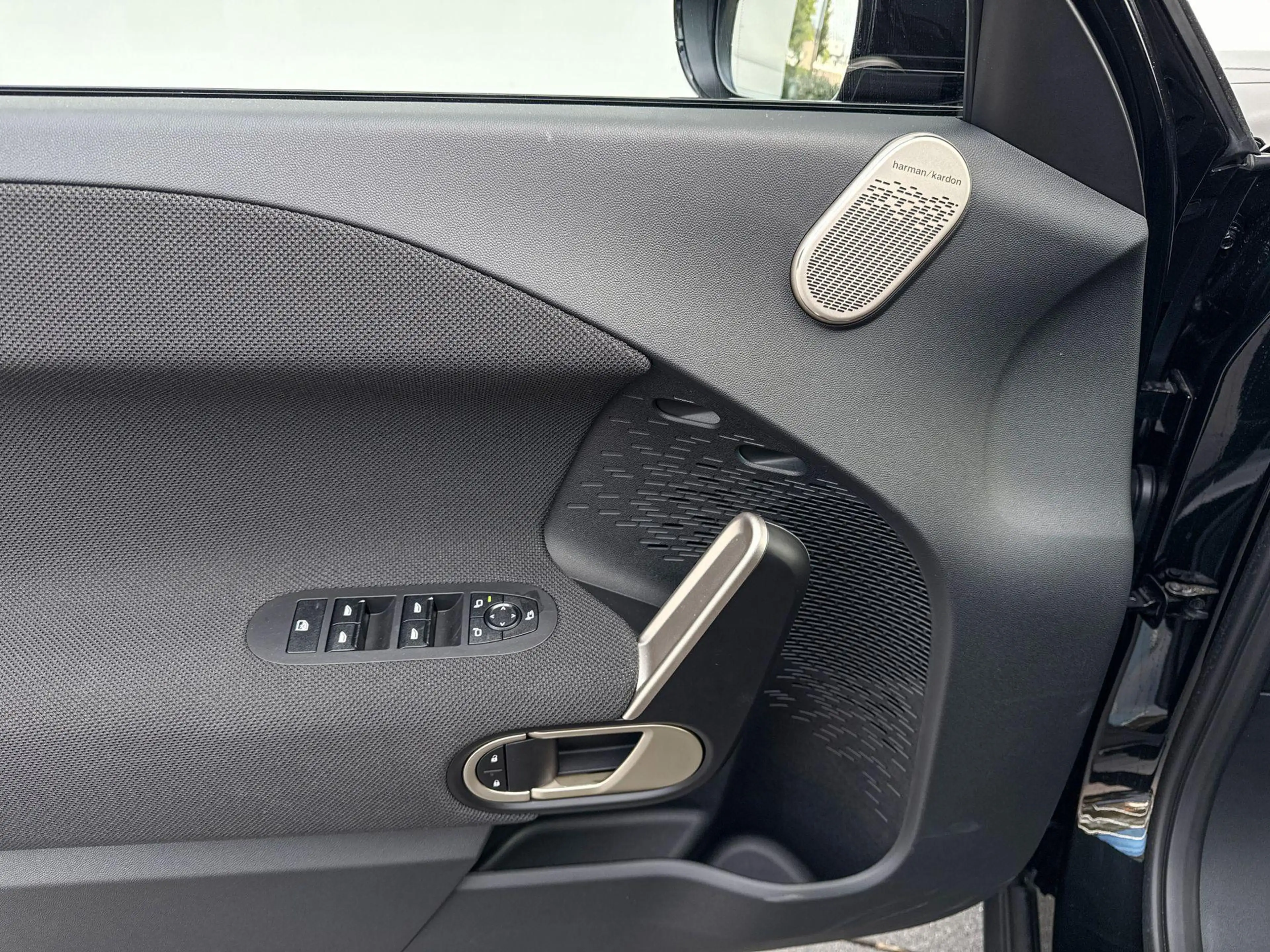 MINI Aceman SE Favoured XL 54.2 kWh | 19 Hexagram Spoke 2-tone — photo 8
