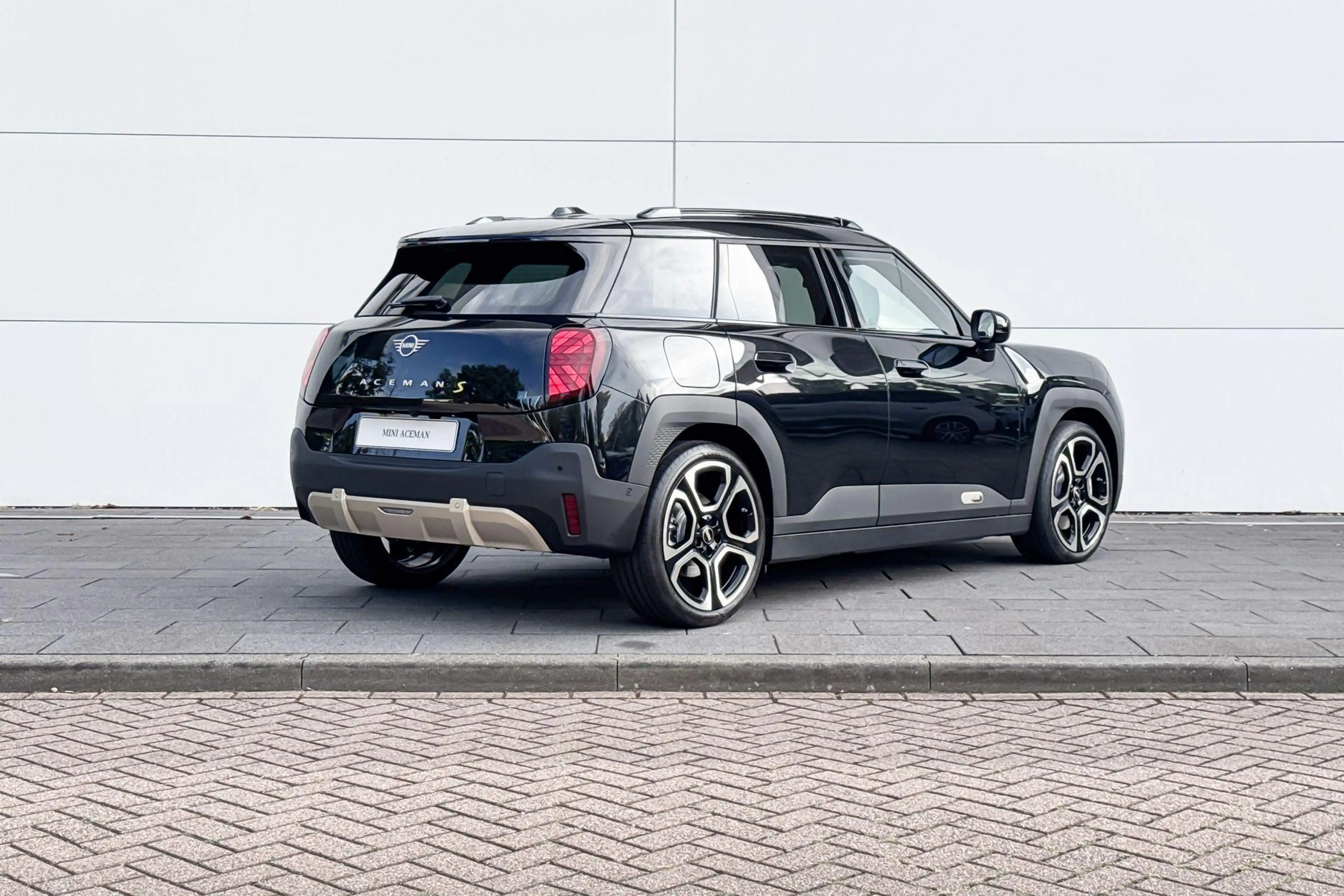 MINI Aceman SE Favoured XL 54.2 kWh | 19 Hexagram Spoke 2-tone — photo 6