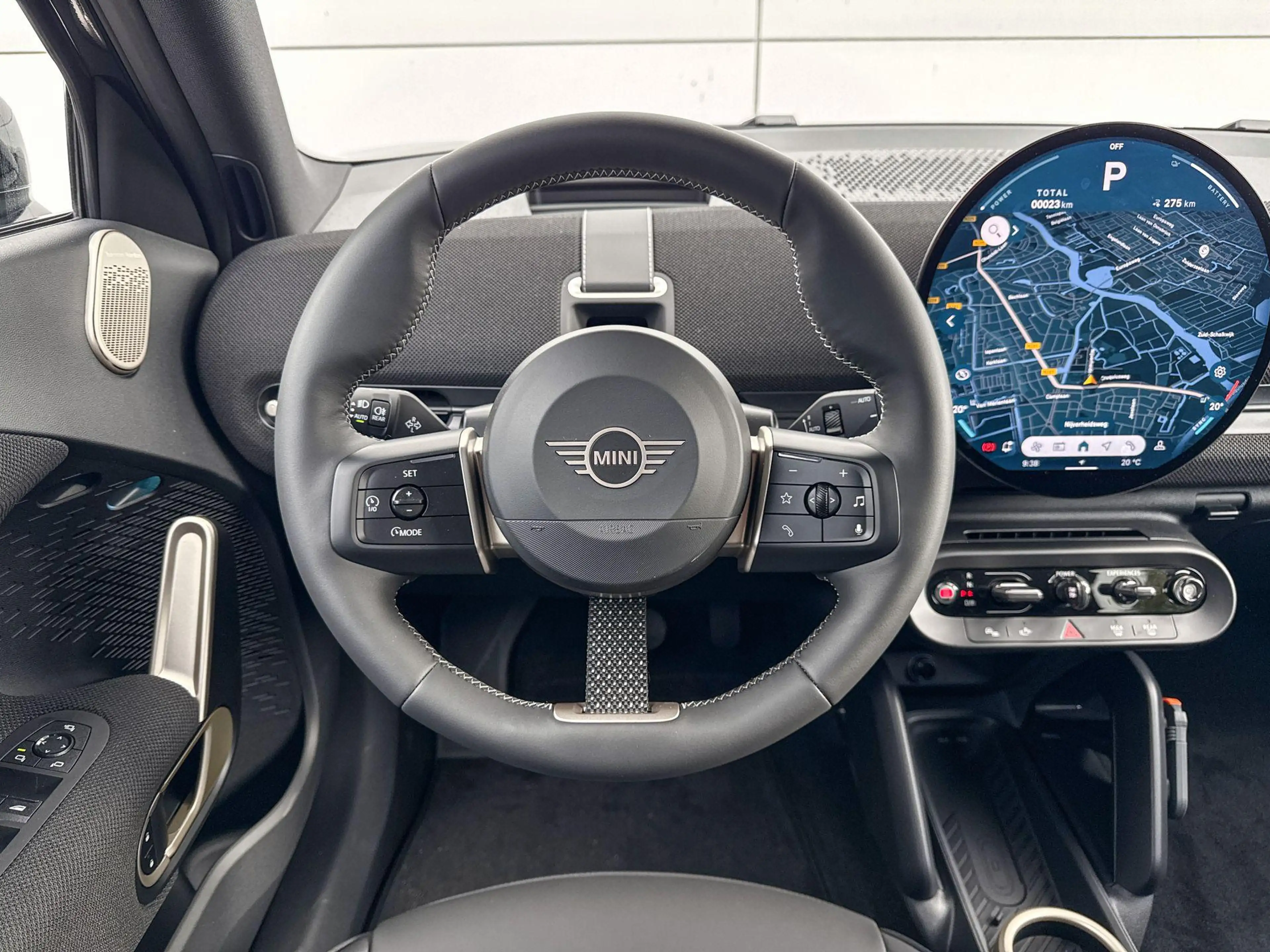MINI Aceman SE Favoured XL 54.2 kWh | 19 Hexagram Spoke 2-tone — photo 12