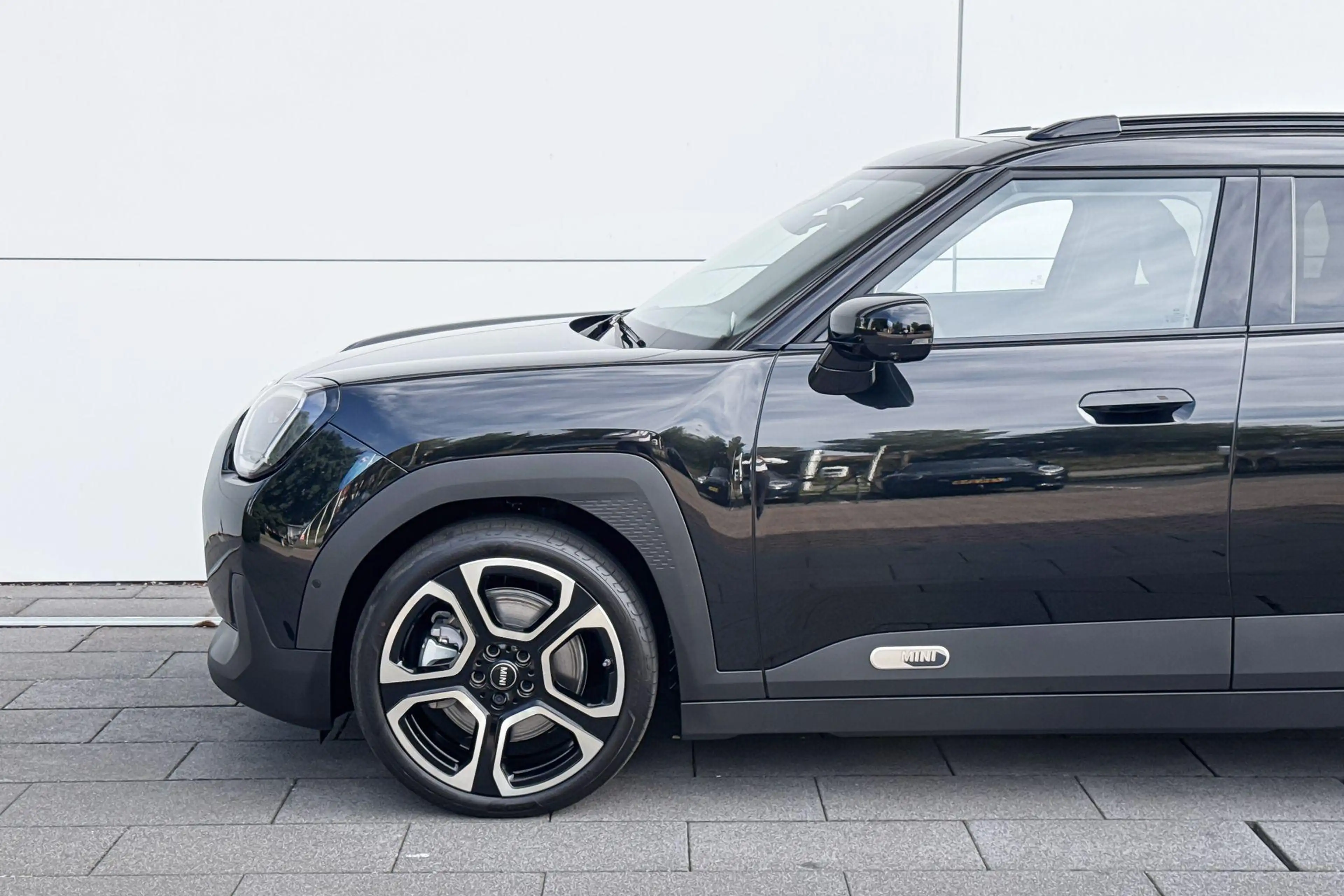 MINI Aceman SE Favoured XL 54.2 kWh | 19 Hexagram Spoke 2-tone — photo 4