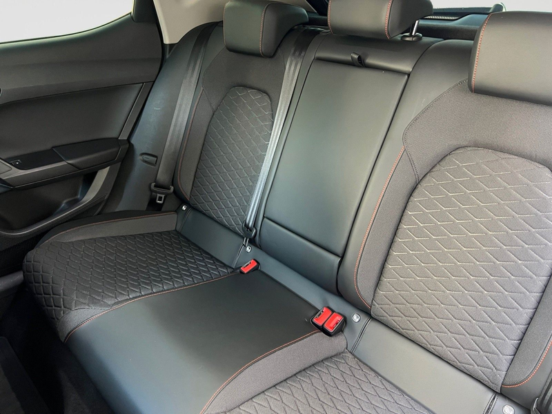 SEAT Leon 1.5 eTSI FR NAV SHZ LED KAM ACC — photo 16