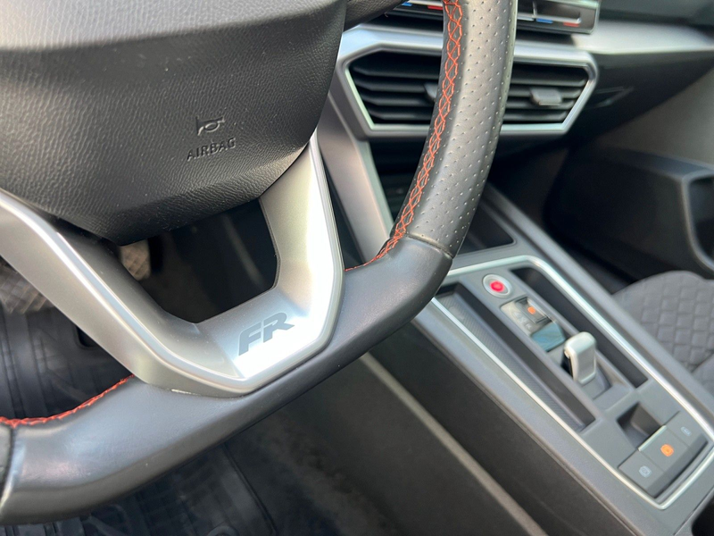 SEAT Leon 1.5 eTSI FR NAV SHZ LED KAM ACC — photo 28