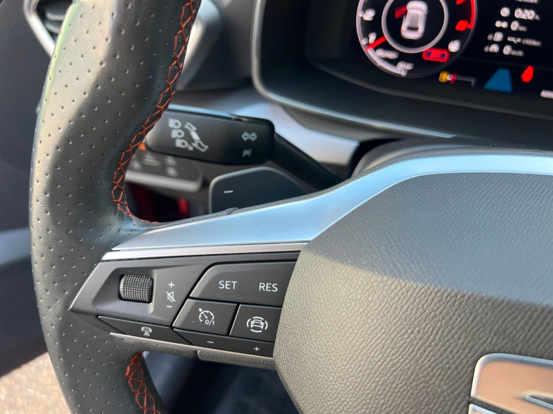 SEAT Leon 1.5 eTSI FR NAV SHZ LED KAM ACC — photo 25