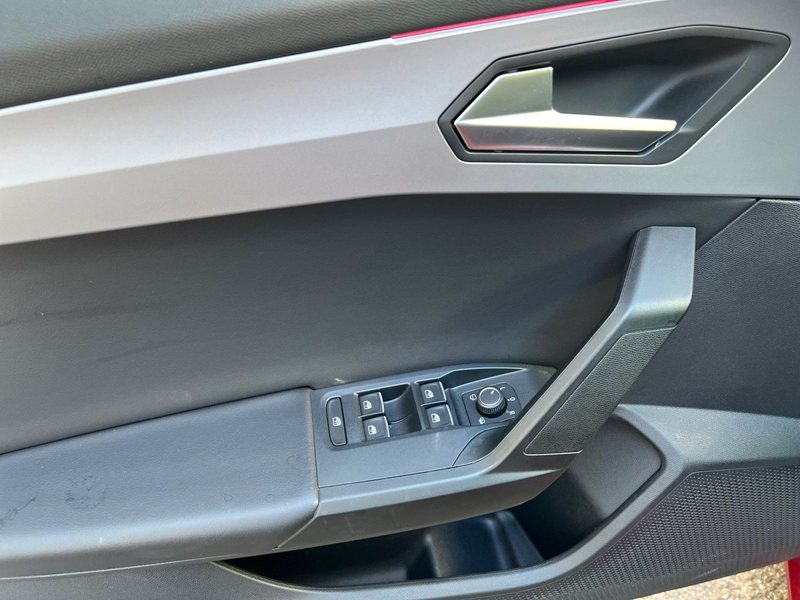 SEAT Leon 1.5 eTSI FR NAV SHZ LED KAM ACC — photo 11