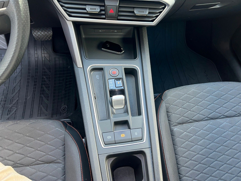 SEAT Leon 1.5 eTSI FR NAV SHZ LED KAM ACC — photo 15