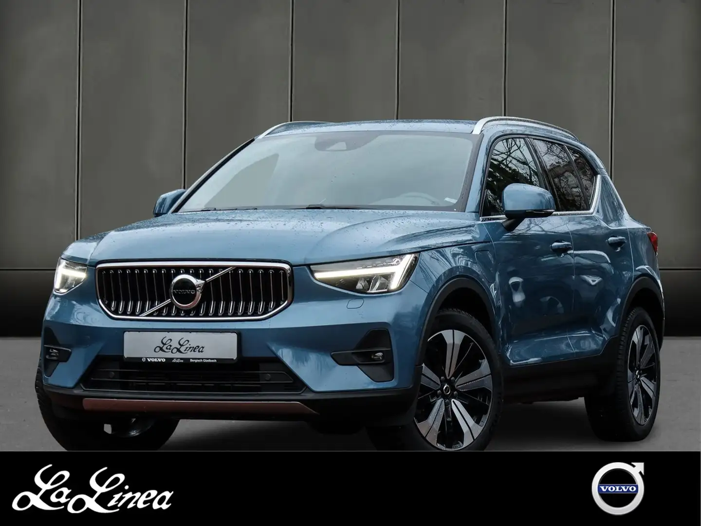 Volvo XC40 T4 Plus Bright Recharge Plug-In Hybrid 2WD Blau - 1