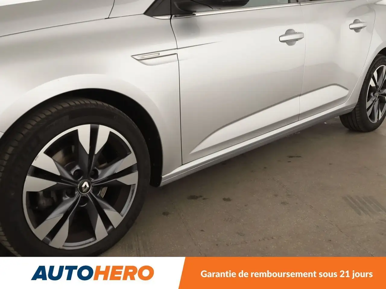 Renault Megane Citadine 5 portes — photo 32