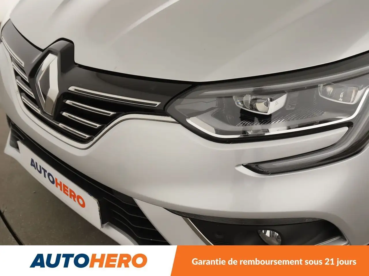 Renault Megane Citadine 5 portes — photo 31