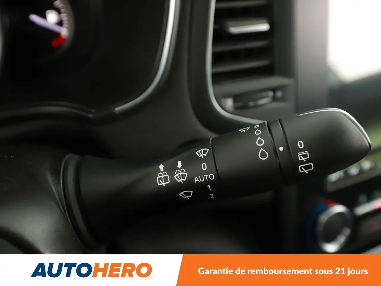 Renault Megane Citadine 5 portes — photo 21