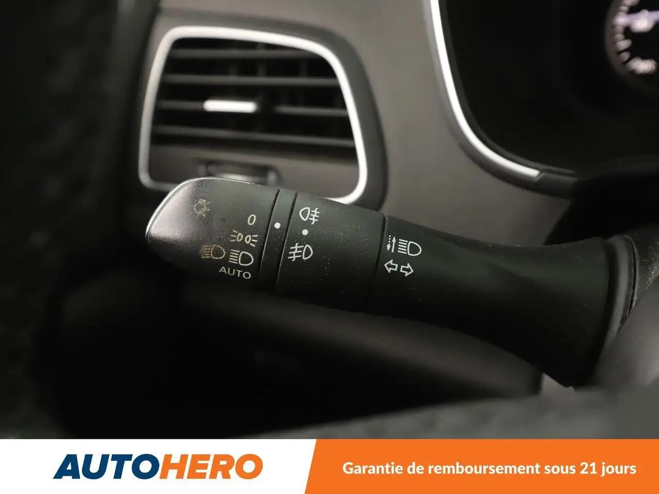 Renault Megane Citadine 5 portes — photo 20