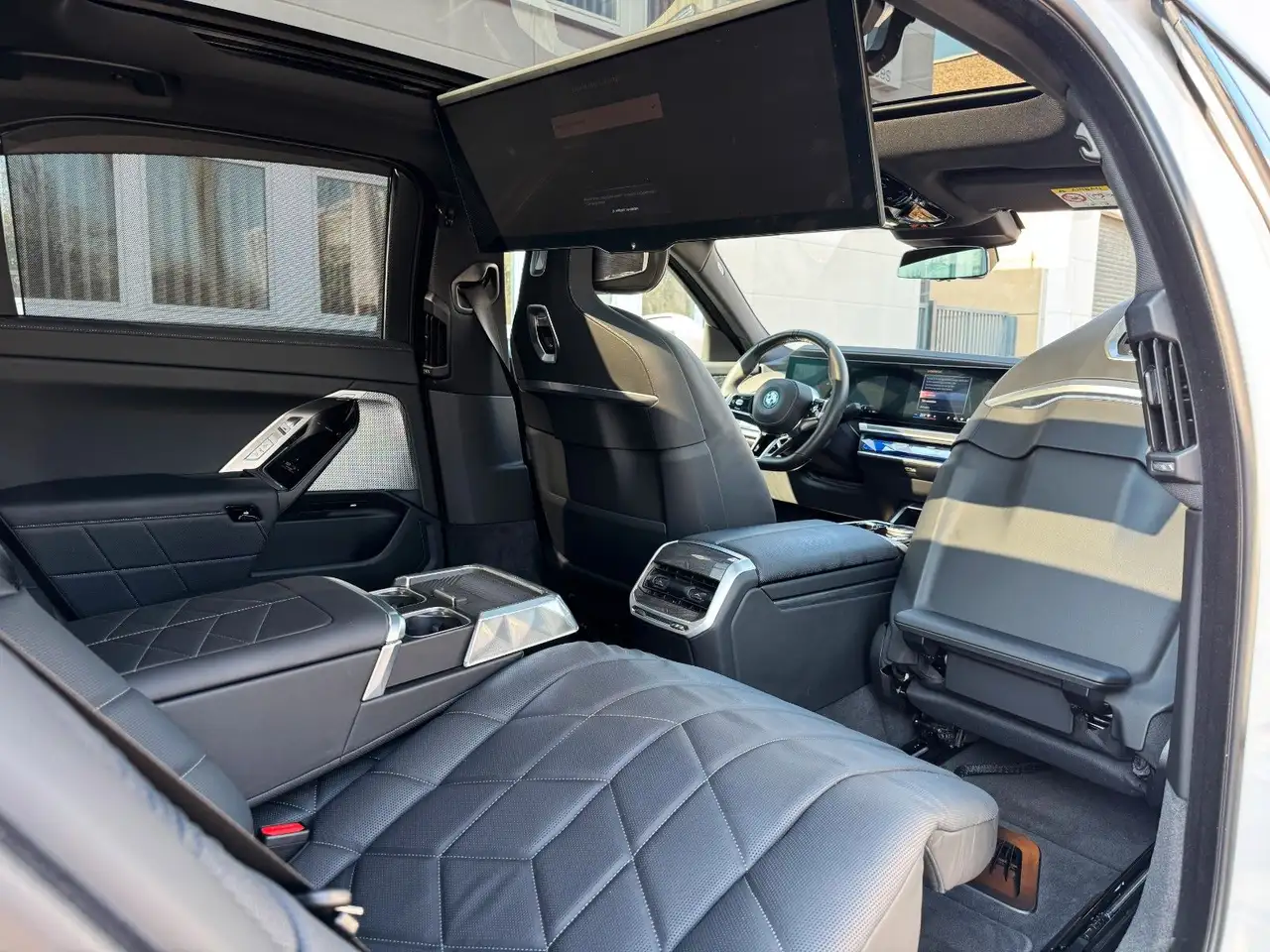 BMW i7