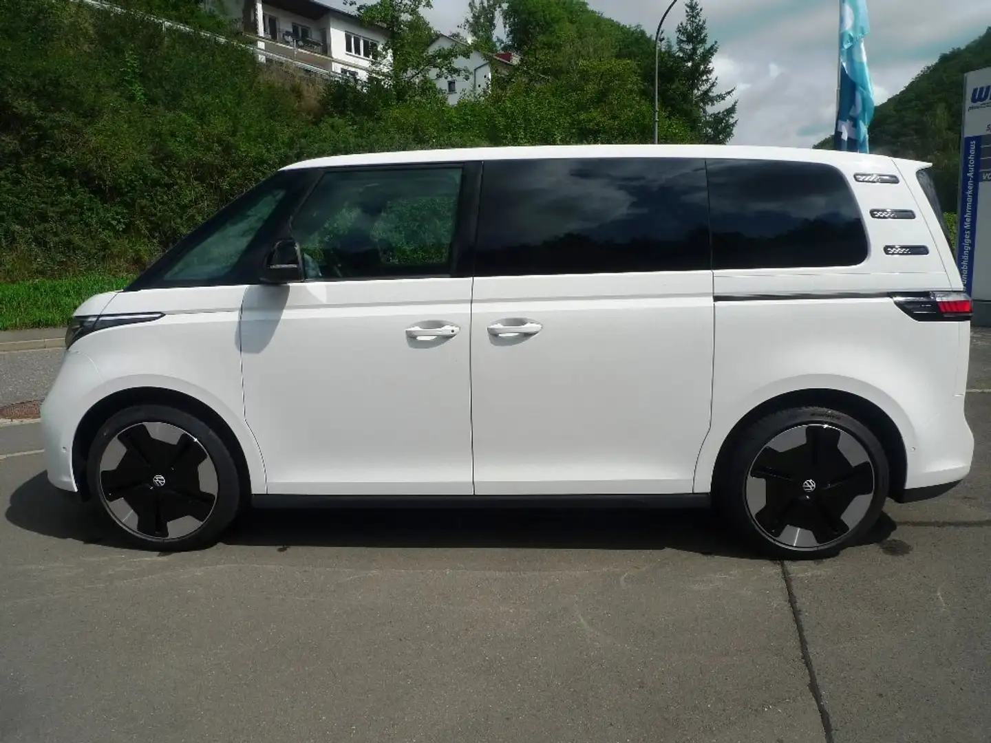 Volkswagen ID. Buzz 150 kW Pro Design Komfort Infotain-Plus Assistenz Bílá - 2