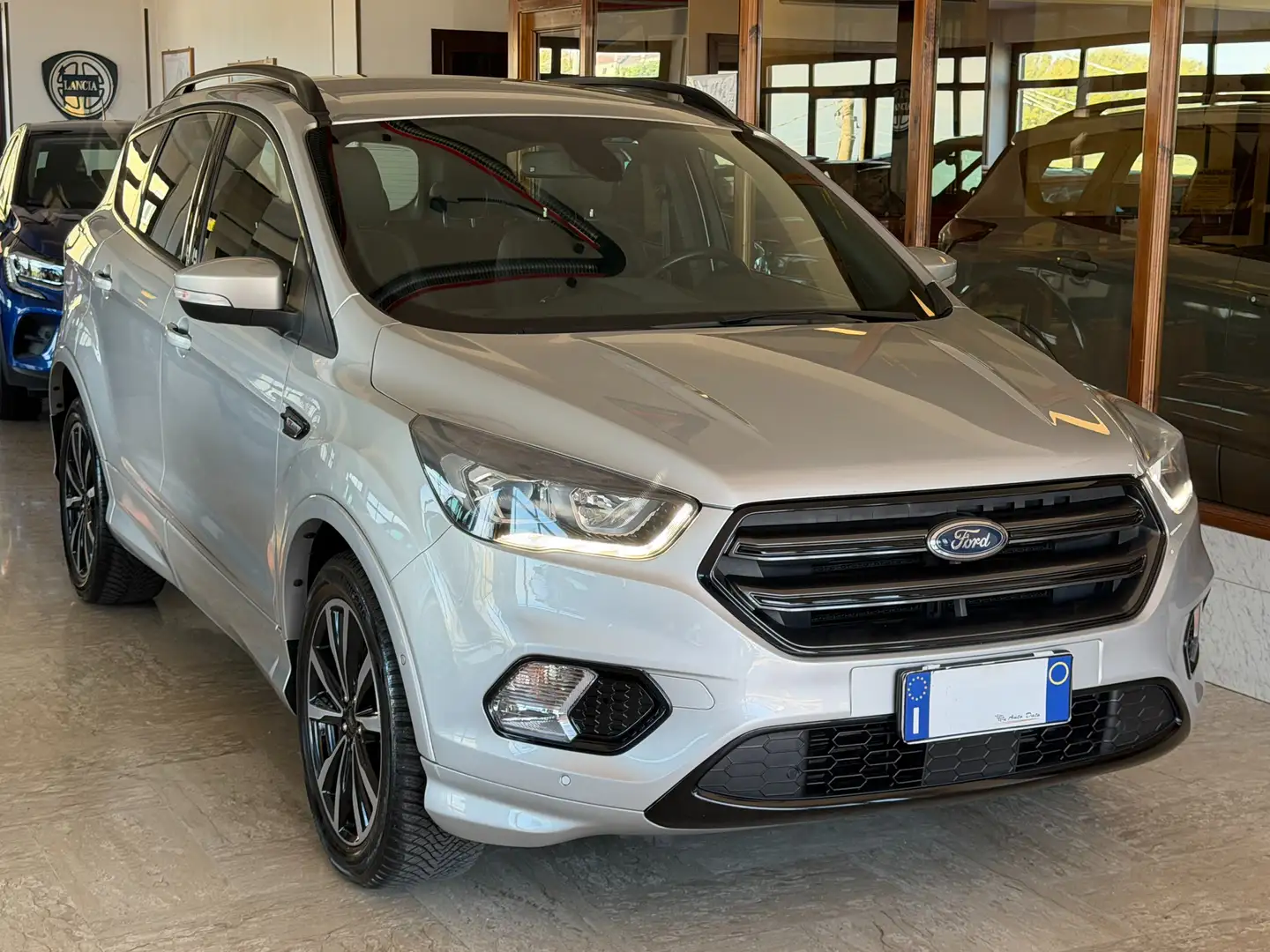 Ford Kuga 2WD 2.0 TDCI 120 cv. ST LINE (Nav) Argento - 2