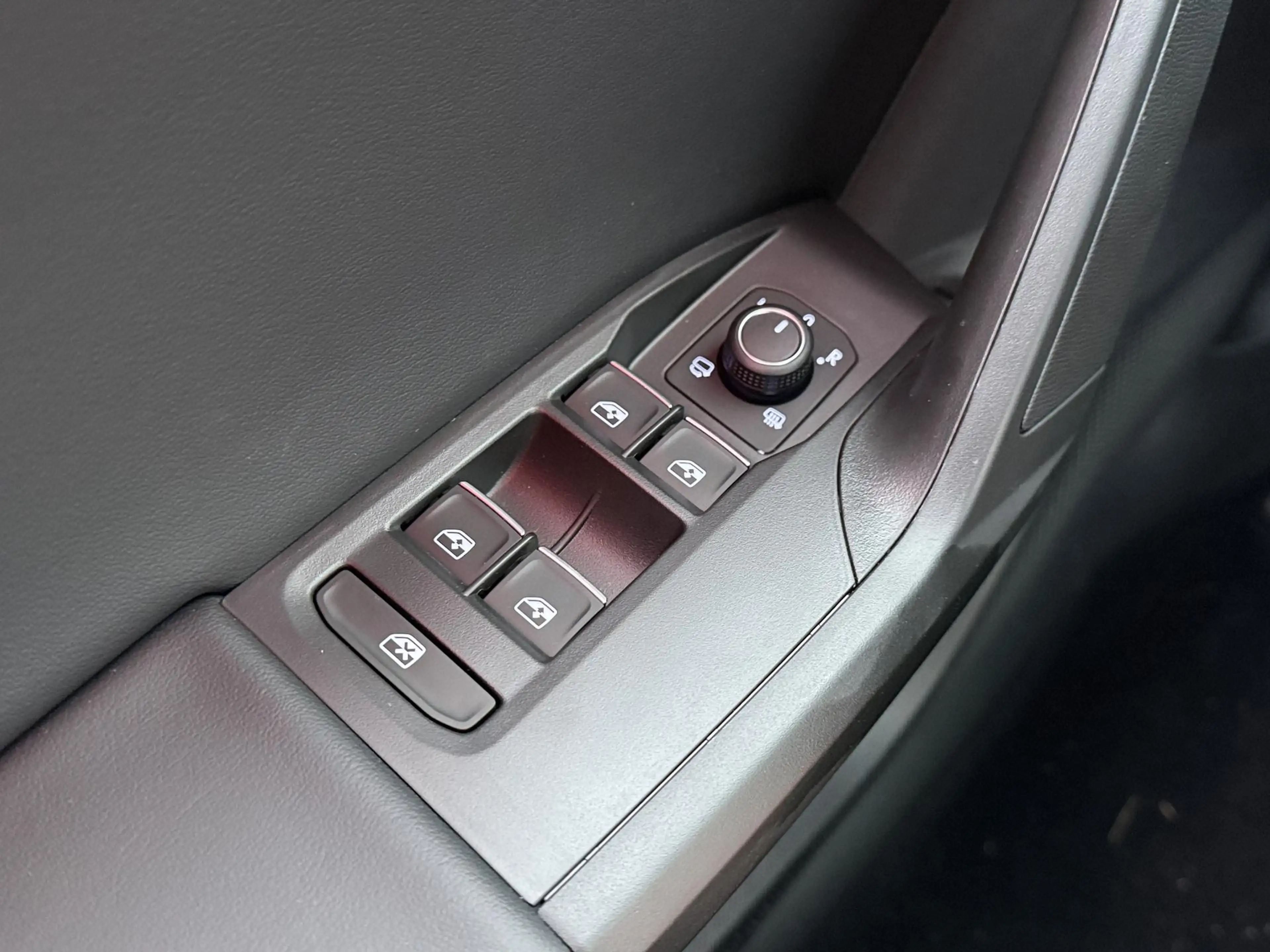 SEAT Leon e-Hybrid Sportstourer FR Business 1.5 TSI eHybrid 150 kW / — photo 14