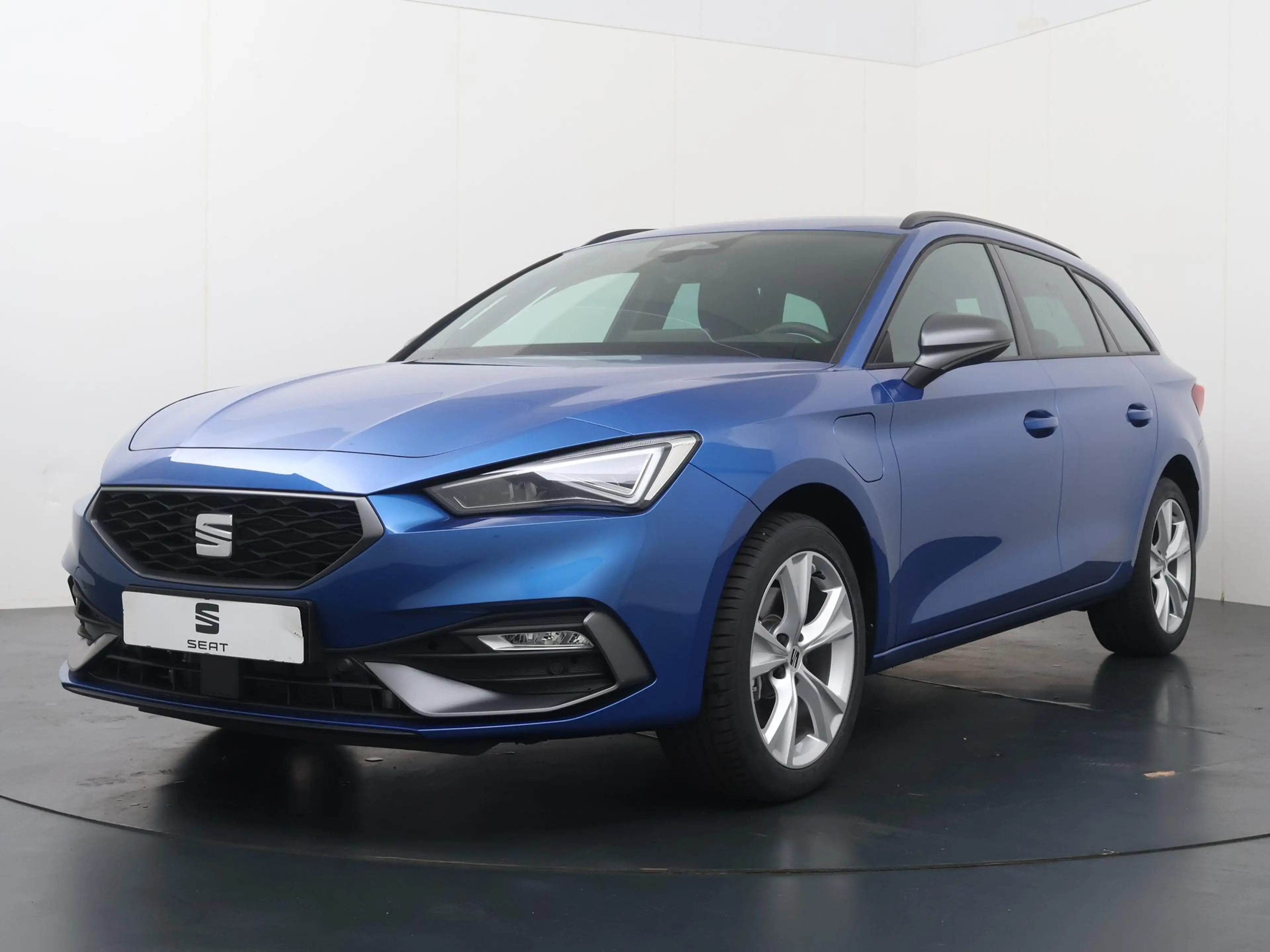 SEAT Leon e-Hybrid Sportstourer FR Business 1.5 TSI eHybrid 150 kW / — photo 2