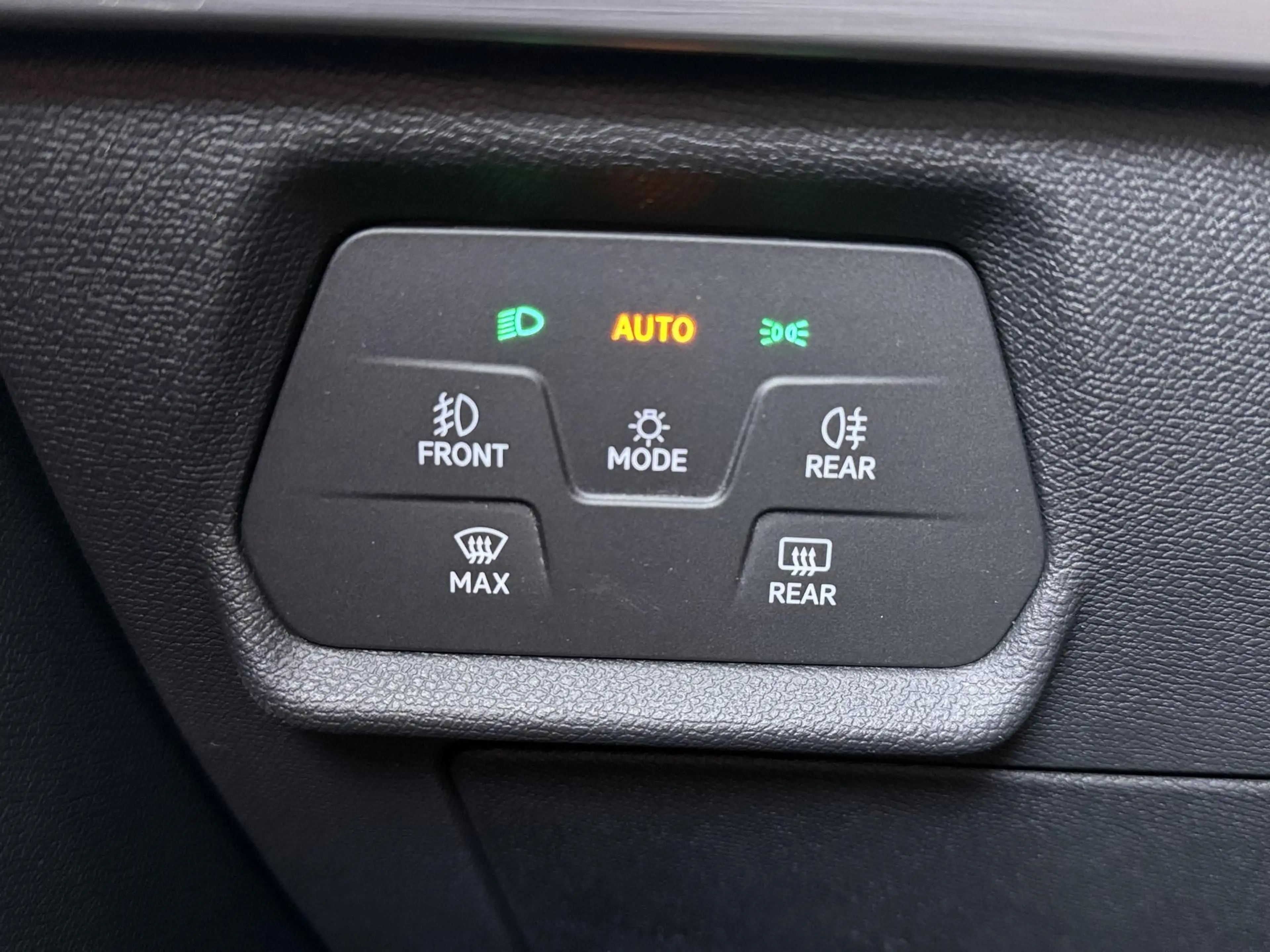 SEAT Leon e-Hybrid Sportstourer FR Business 1.5 TSI eHybrid 150 kW / — photo 13