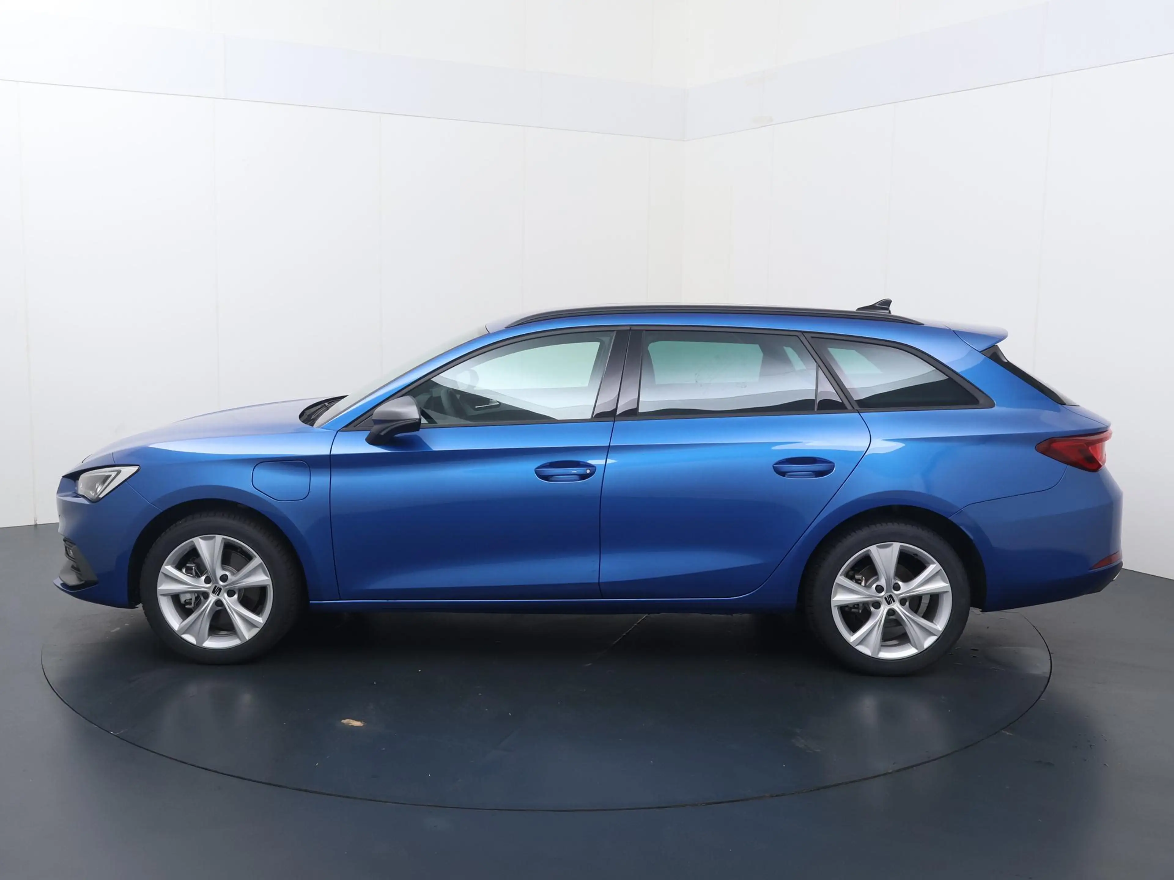 SEAT Leon e-Hybrid Sportstourer FR Business 1.5 TSI eHybrid 150 kW / — photo 3