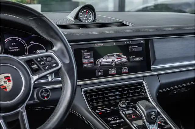 Porsche Panamera view 14