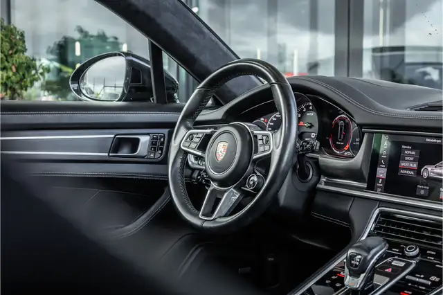 Porsche Panamera view 11