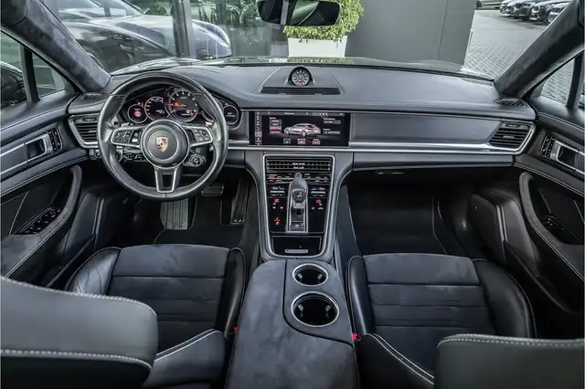 Porsche Panamera view 9