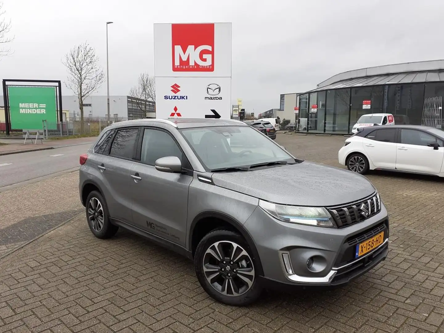 Suzuki Vitara 1.4 Boosterjet Style Smart Hybrid Grijs - 2