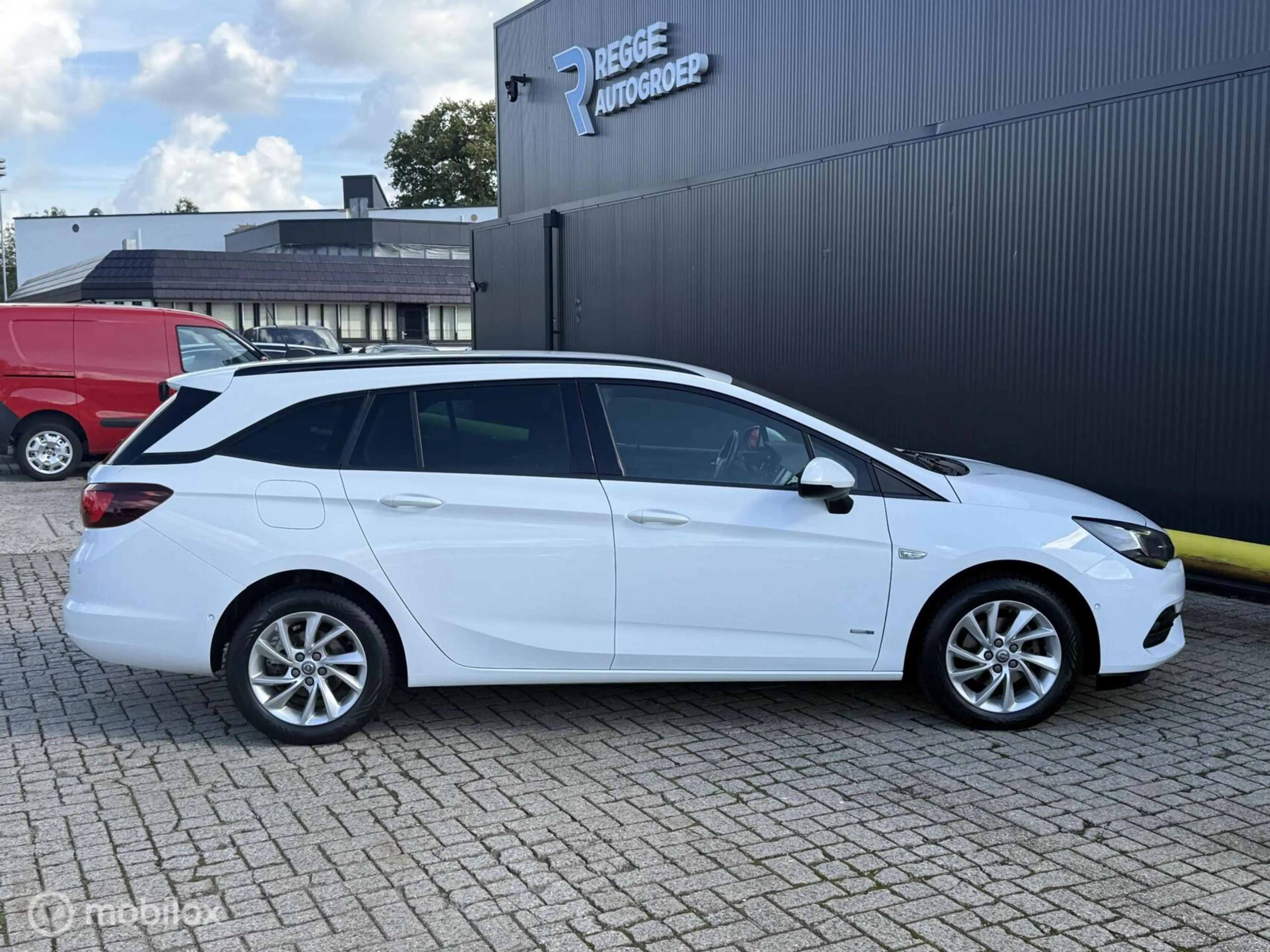 Opel Astra Sports Tourer 1.2 Edition TREKHAAK | NAVI — photo 9