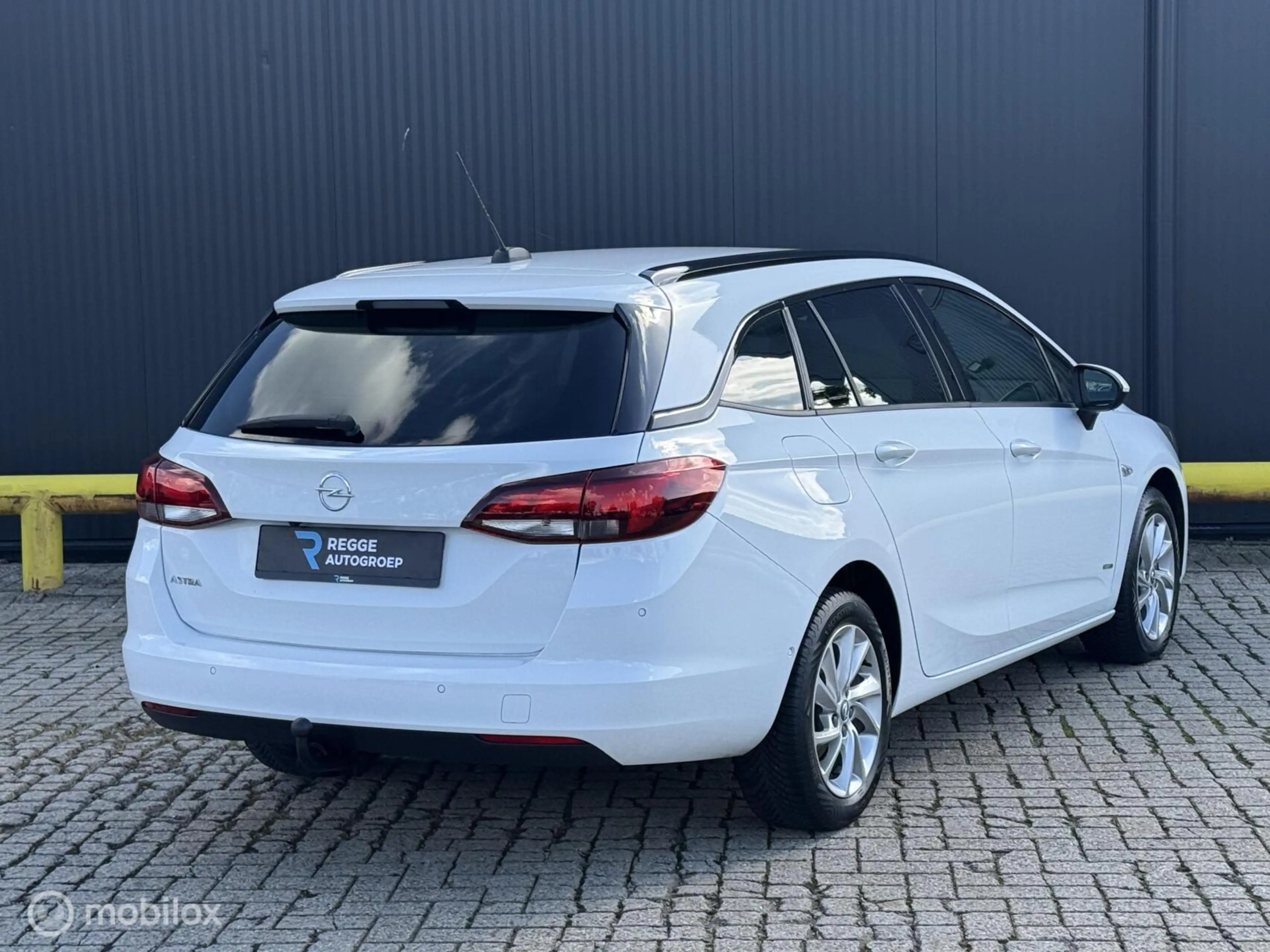 Opel Astra Sports Tourer 1.2 Edition TREKHAAK | NAVI — photo 3